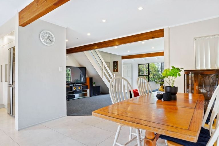 Photo of property in 112 Beach Road, Te Atatu Peninsula, Auckland, 0610