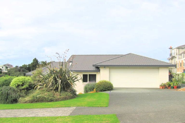 Photo of property in 1 Grovenor Drive, Orewa, 0931