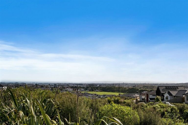 Photo of property in 70 Twin Parks Rise, Papakura, 2110