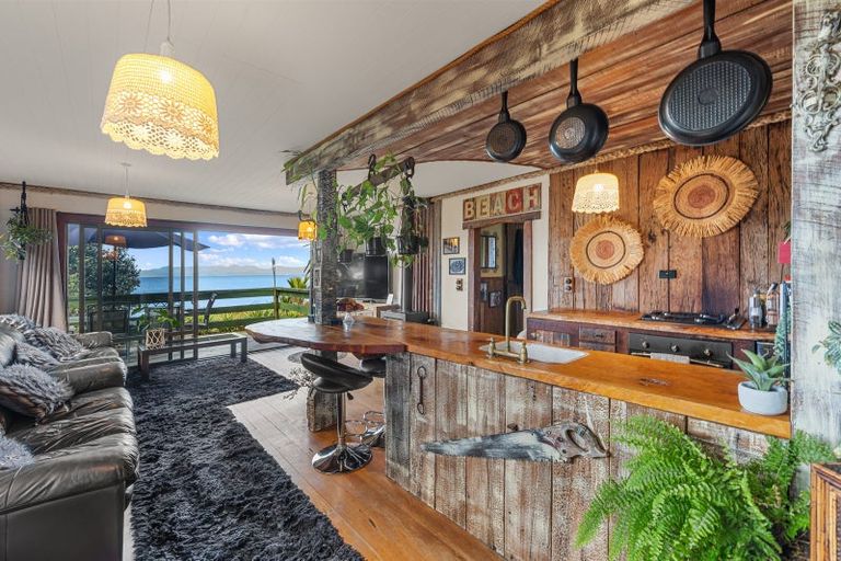 Photo of property in 1736 East Coast Road, Whakatiwai, Miranda, 2473