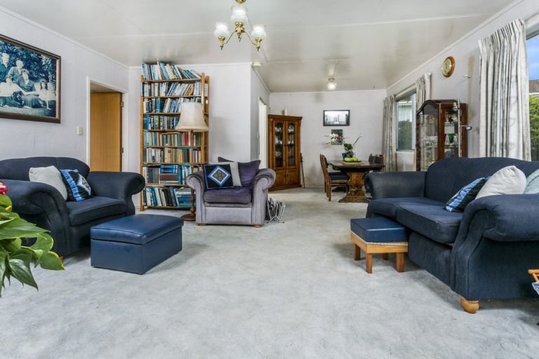 Photo of property in 13 Morriggia Place, Bayview, Auckland, 0629