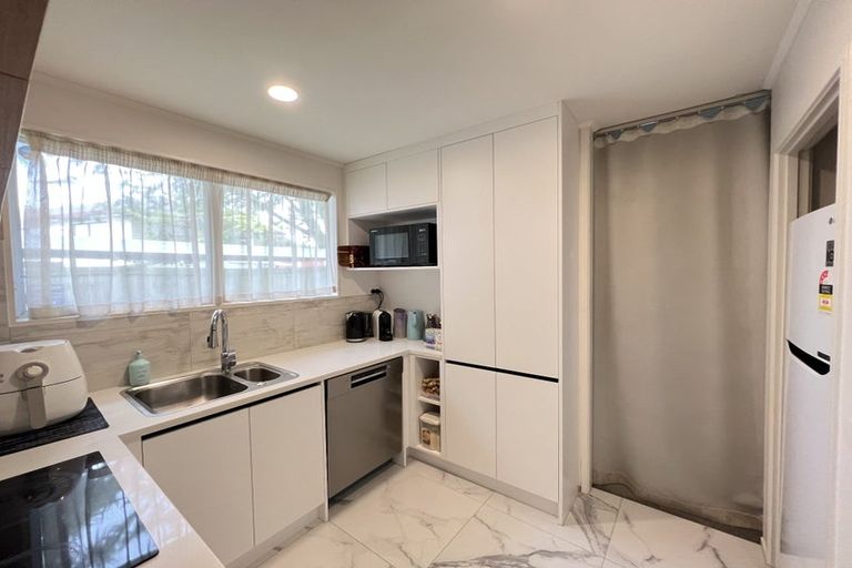 Photo of property in 1/33 Penion Drive, Flat Bush, Auckland, 2023