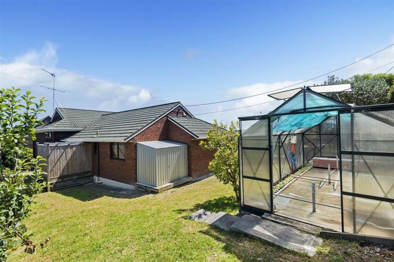 Photo of property in 1/870 Beach Road, Waiake, Auckland, 0630