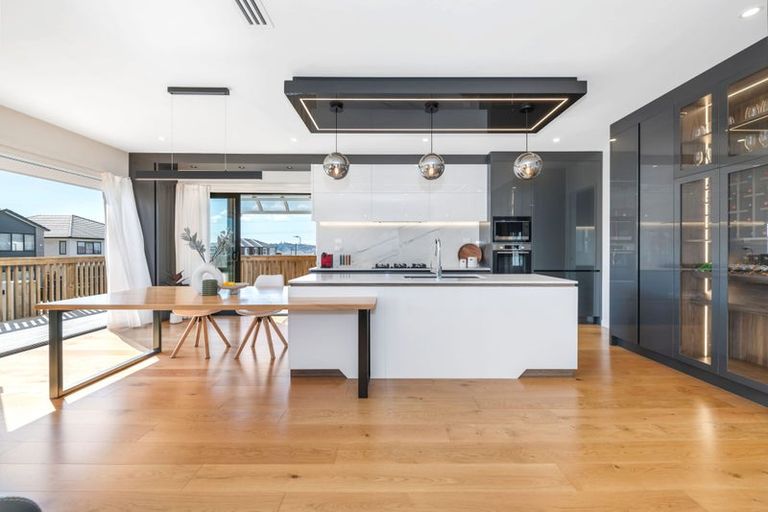 Photo of property in 80 Drumbuoy Drive, Flat Bush, Auckland, 2019