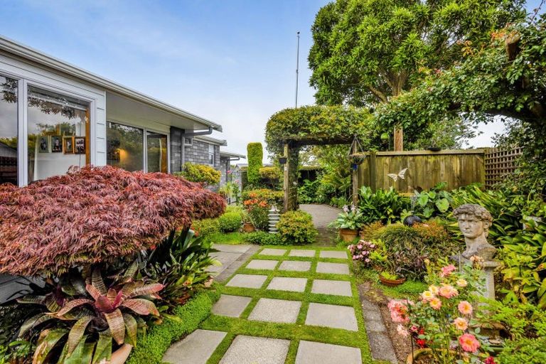 Photo of property in 6 Argyle Place, Highlands Park, New Plymouth, 4312