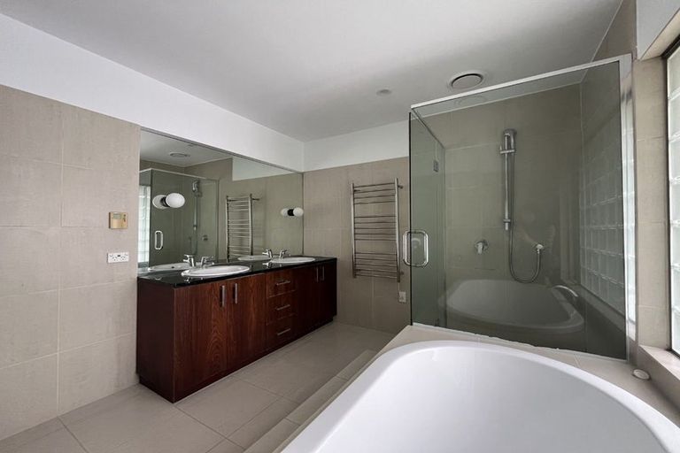 Photo of property in 5 Anchor Place, Beach Haven, Auckland, 0626