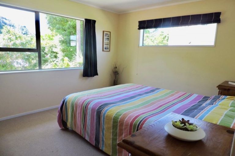 Photo of property in 86 Larsen Crescent, Tawa, Wellington, 5028