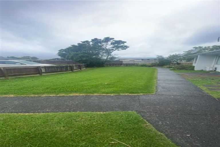 Photo of property in 1 Kenton Lane, Mangere, Auckland, 2022