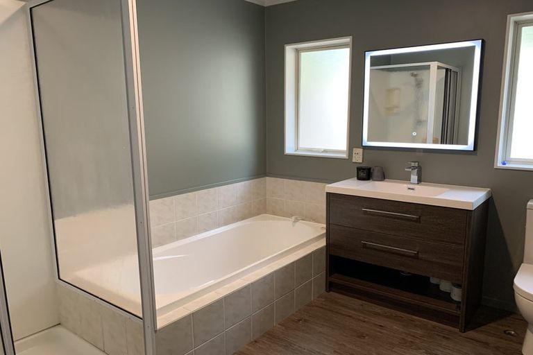 Photo of property in 5 Esther Place, Red Beach, 0932