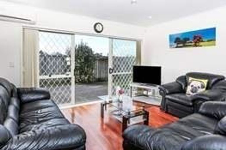 Photo of property in 64 Glenveagh Park Drive, Weymouth, Auckland, 2103