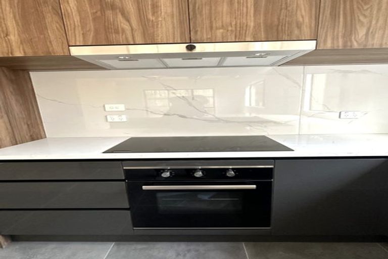 Photo of property in 25c Borrowdace Avenue, Botany Downs, Auckland, 2010