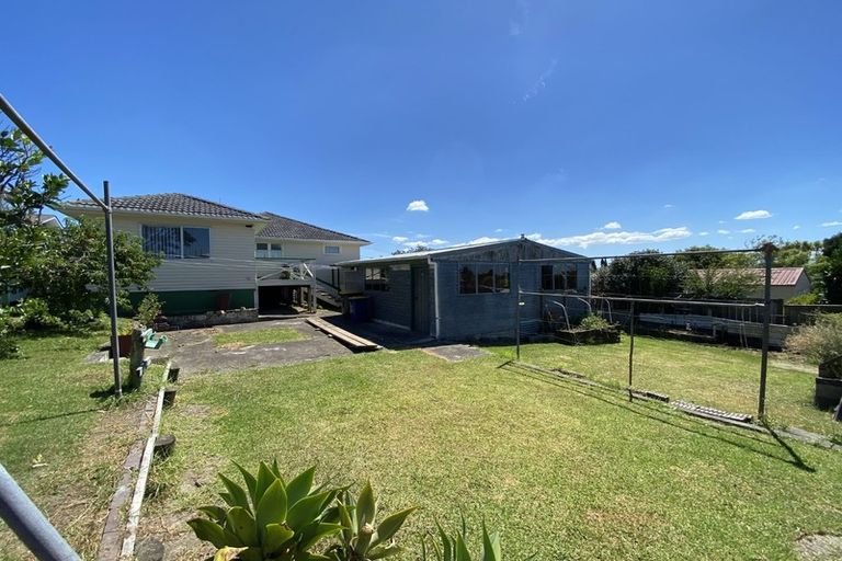 Photo of property in 11 Robert Burke Place, Henderson, Auckland, 0612