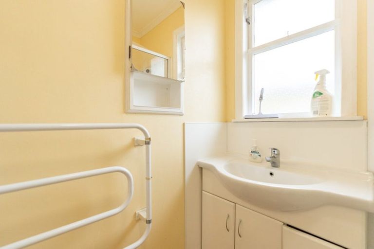 Photo of property in 27 Pembroke Street, Highbury, Palmerston North, 4412