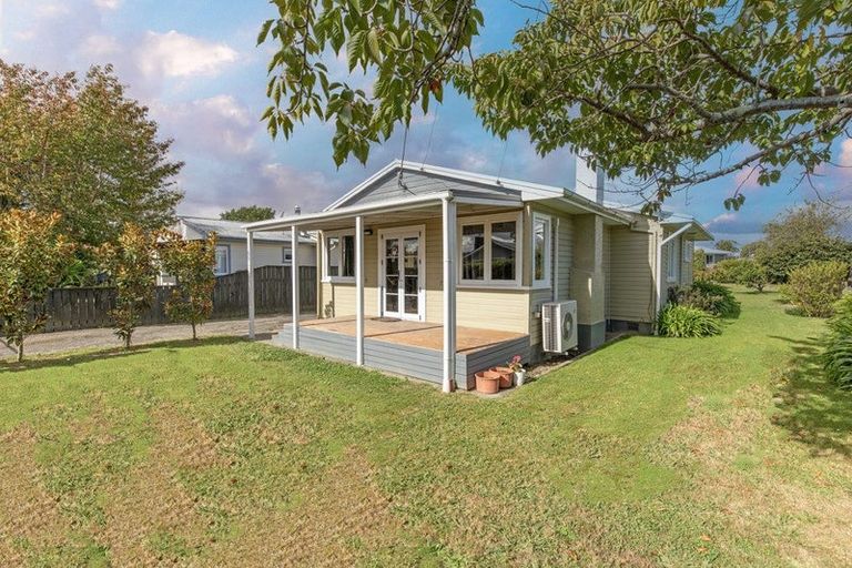 Photo of property in 14 Shanly Street, Waipawa, 4210