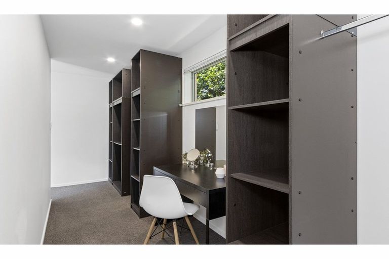 Photo of property in 1e Thorrington Lane, Cashmere, Christchurch, 8022