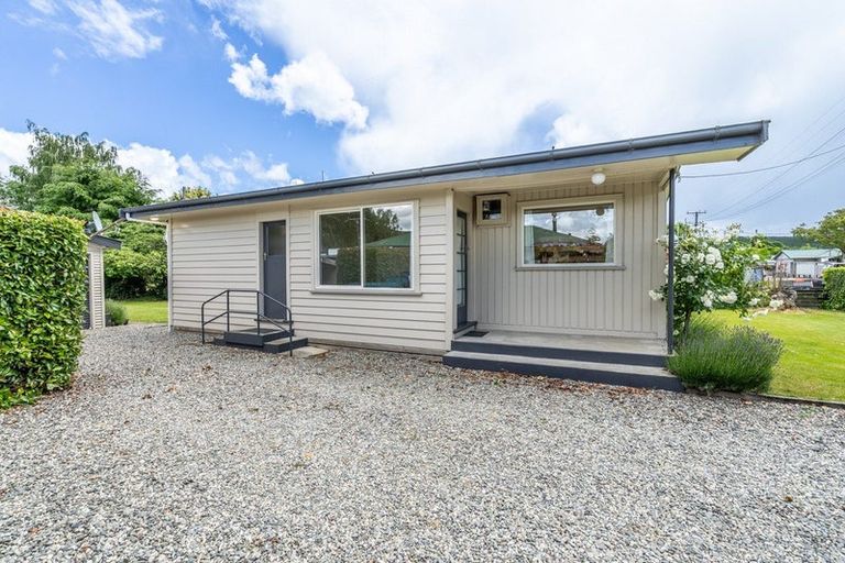 Photo of property in 42 Newburn Street, Waikaia, 9778