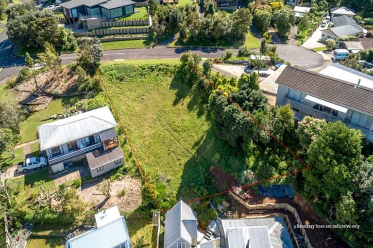 Photo of property in 13 Puriri Place, Whitianga, 3510