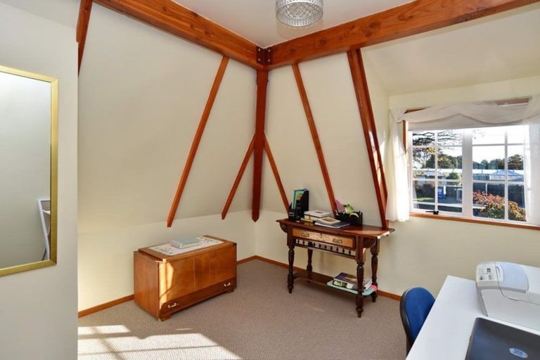 Photo of property in 32 Main North Road, Woodend, 7610