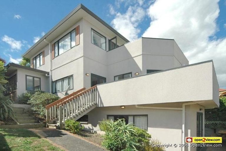 Photo of property in 43 Ribbonwood Crescent, Goodwood Heights, Auckland, 2105