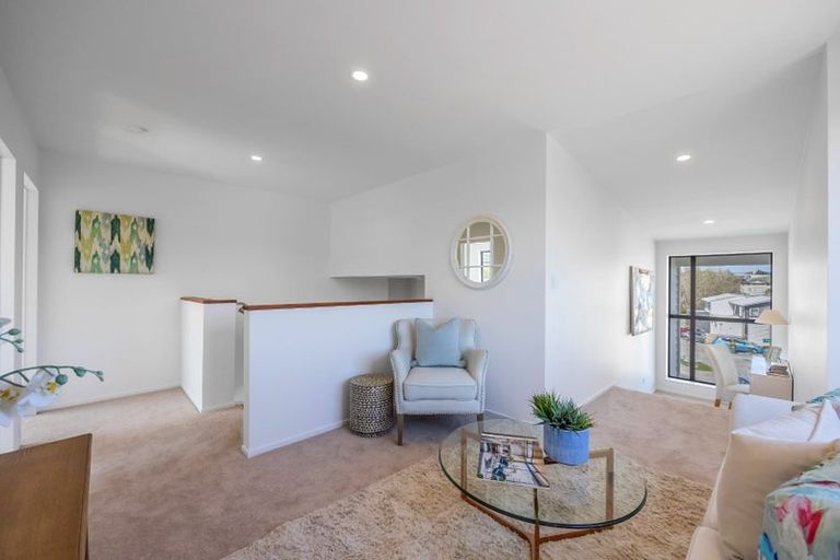 Photo of property in 7/11 Rengarenga Rise, Fairview Heights, Auckland, 0632