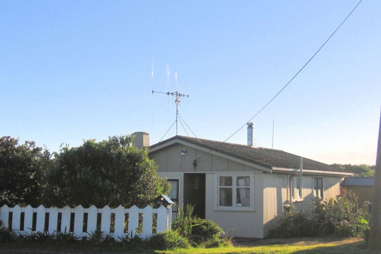 Photo of property in 2 Konini Street, Otaki Beach, Otaki, 5512