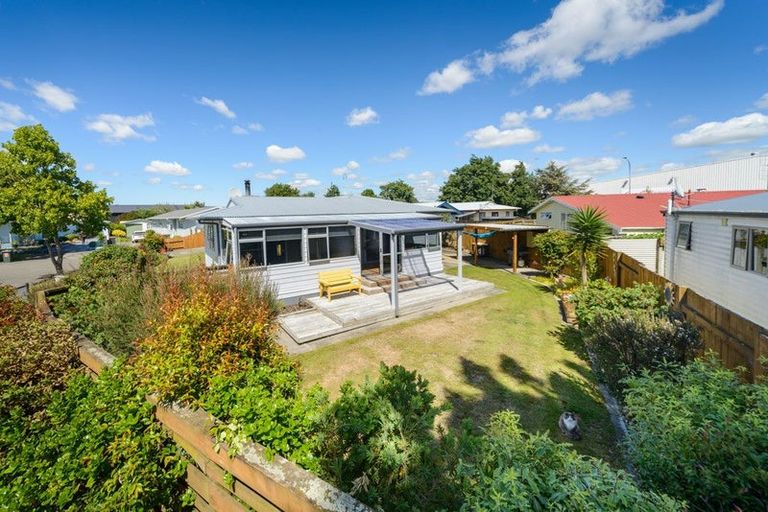Photo of property in 10 Forbes Place, Kelvin Grove, Palmerston North, 4414