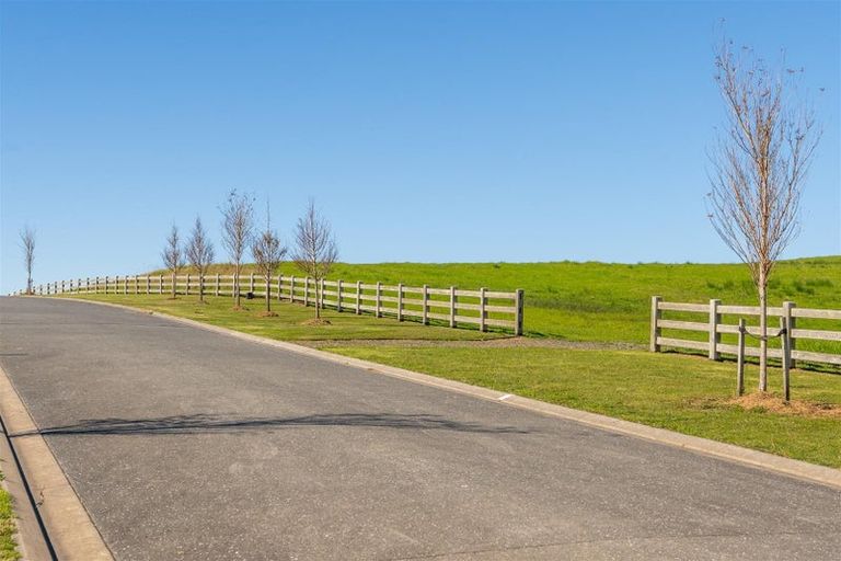 Photo of property in 11 Te Pae Okura Drive, Okura, 0792