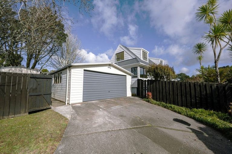 Photo of property in 2 Glendawn Place, Bayview, Auckland, 0629