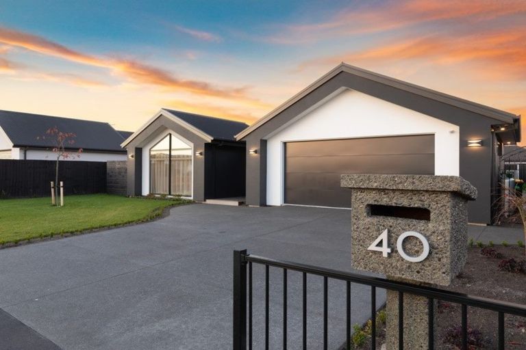 Photo of property in 40 Holiday Drive, Mairehau, Christchurch, 8052