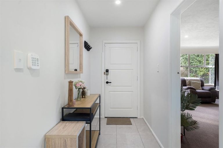 Photo of property in 8 Tracy Place, Redwood, Christchurch, 8051