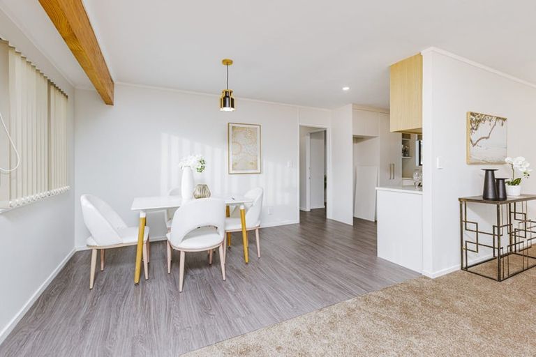 Photo of property in 2/31 Sutton Crescent, Papakura, 2110