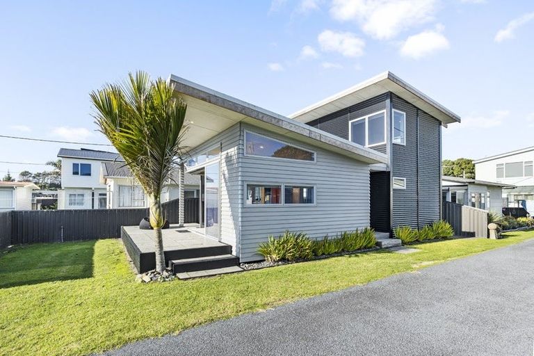 Photo of property in 29 Third Avenue, Urenui, 4377