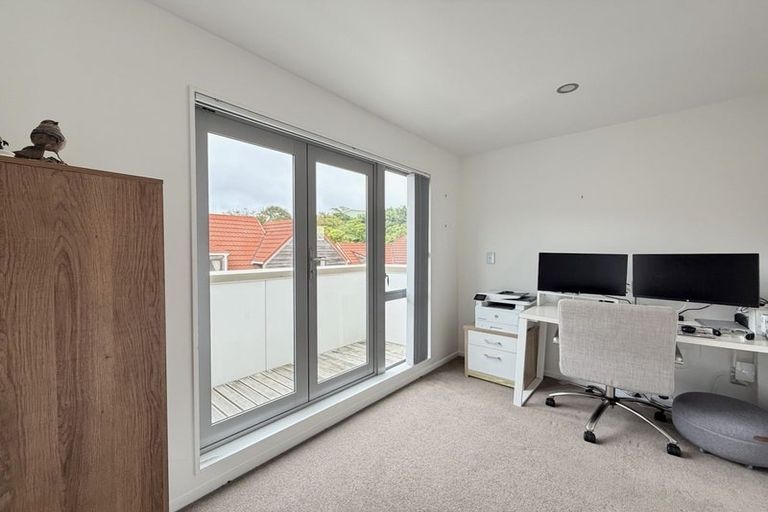 Photo of property in 3/12 Agra Crescent, Khandallah, Wellington, 6035