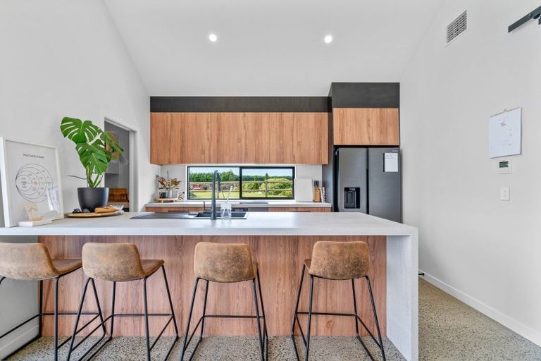 Photo of property in 16 Chatham Rise, Seaward Bush, Invercargill, 9812