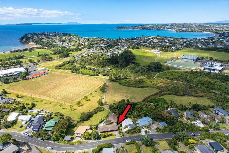 Photo of property in 18 Rimu Road, Stanmore Bay, Whangaparaoa, 0932