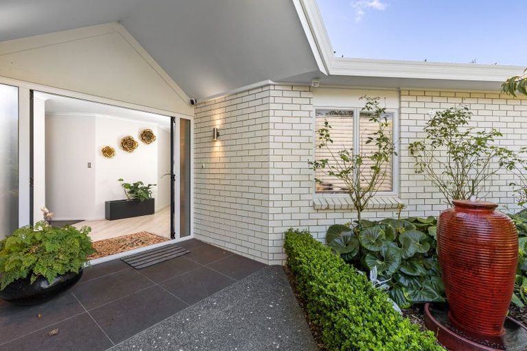 Photo of property in 17 Te Wharau Drive, Greenhithe, Auckland, 0632