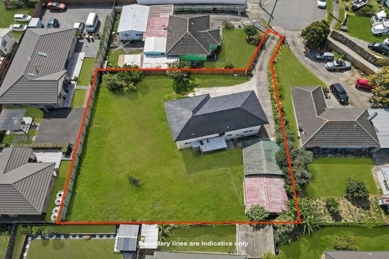 Photo of property in 15 Burbridge Road, Favona, Auckland, 2024