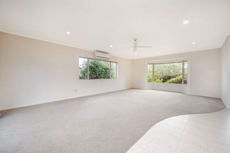 Photo of property in 6 Dairyland Drive, East Tamaki Heights, Auckland, 2016