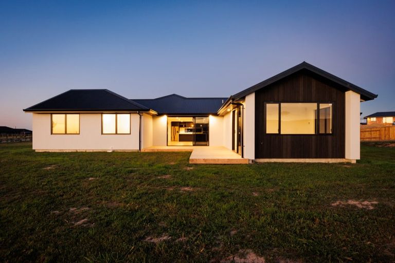 Photo of property in 132 Kingsdale Park Drive, Aokautere, Palmerston North, 4471