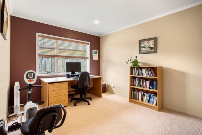 Photo of property in 77 Summerland Drive, Henderson, Auckland, 0612