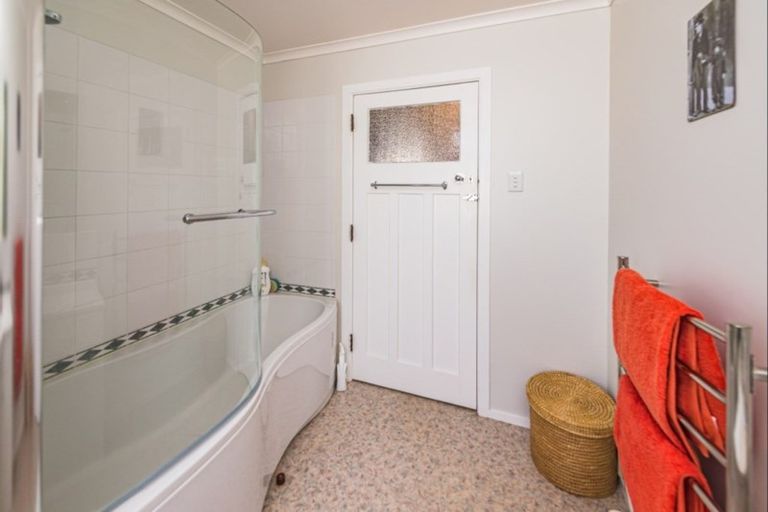 Photo of property in 3 Ngapuhi Street, Saint Johns Hill, Whanganui, 4501