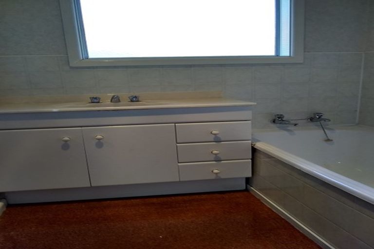 Photo of property in 16 Camelot Street, Ilam, Christchurch, 8041