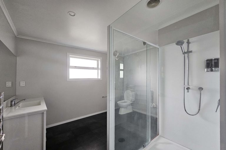 Photo of property in 11 Salas Place, Papakura, 2110