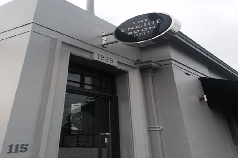 Photo of property in 77 Queen Street, Northcote Point, Auckland, 0627