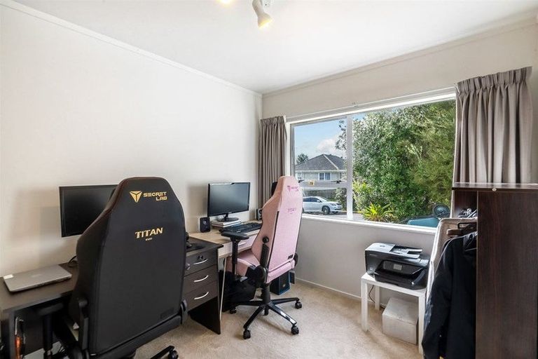 Photo of property in 2/30 Bond Crescent, Forrest Hill, Auckland, 0620