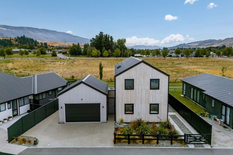 Photo of property in 13 Quigley Crescent, Cromwell, 9310