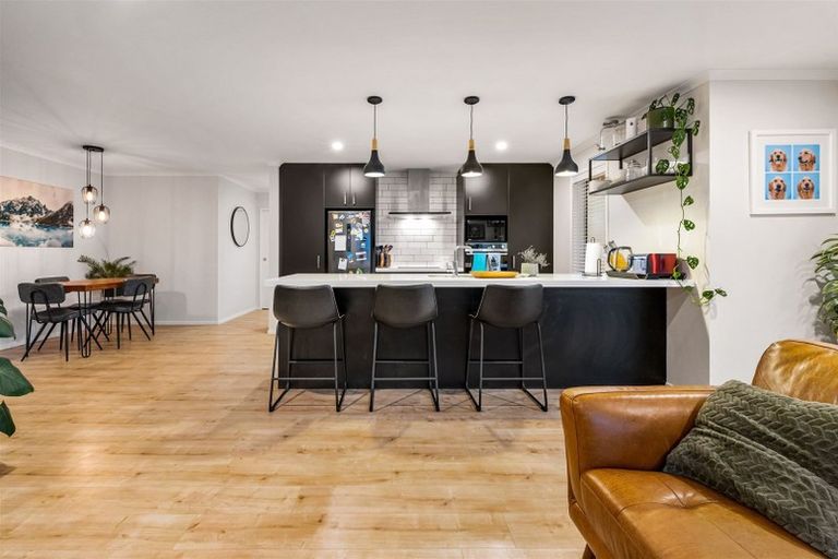 Photo of property in 10 Jeroboam Loop, Kumeu, 0810