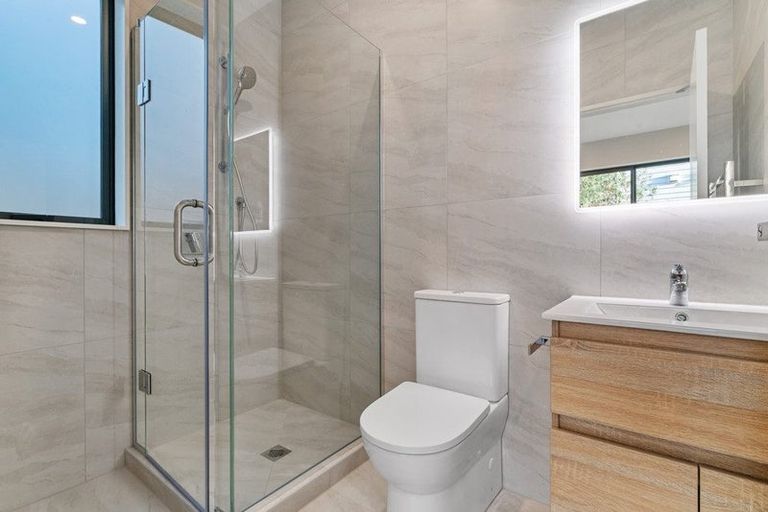 Photo of property in 86a Kervil Avenue, Te Atatu Peninsula, Auckland, 0610