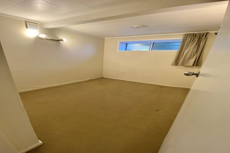 Photo of property in 27 Mahara Avenue, Birkenhead, Auckland, 0626