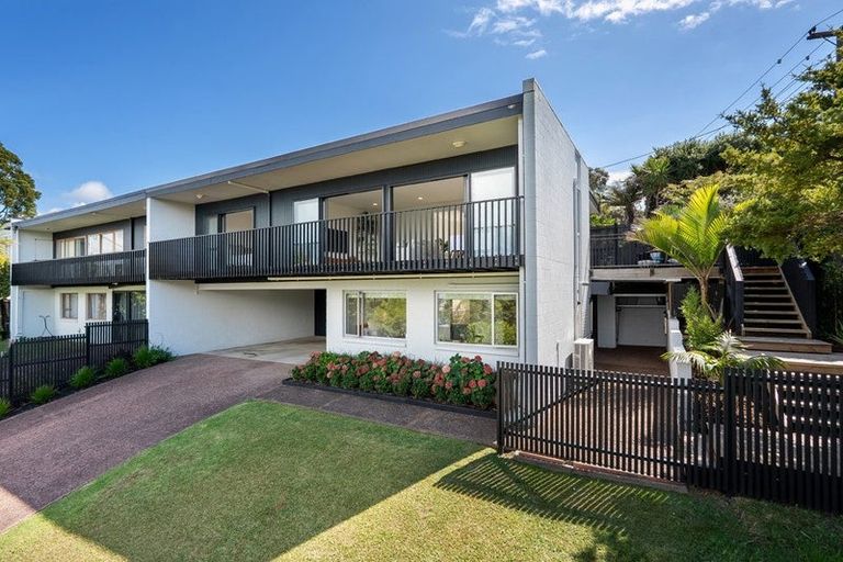 Photo of property in 2/86 Seaview Road, Castor Bay, Auckland, 0620